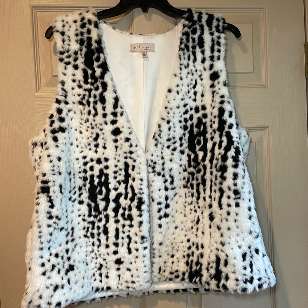 Philosophy‎ Black and White Faux Fur Vest with Front Clasp and Pockets, Size XL